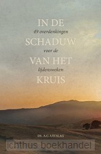 In de schaduw van het kruis
